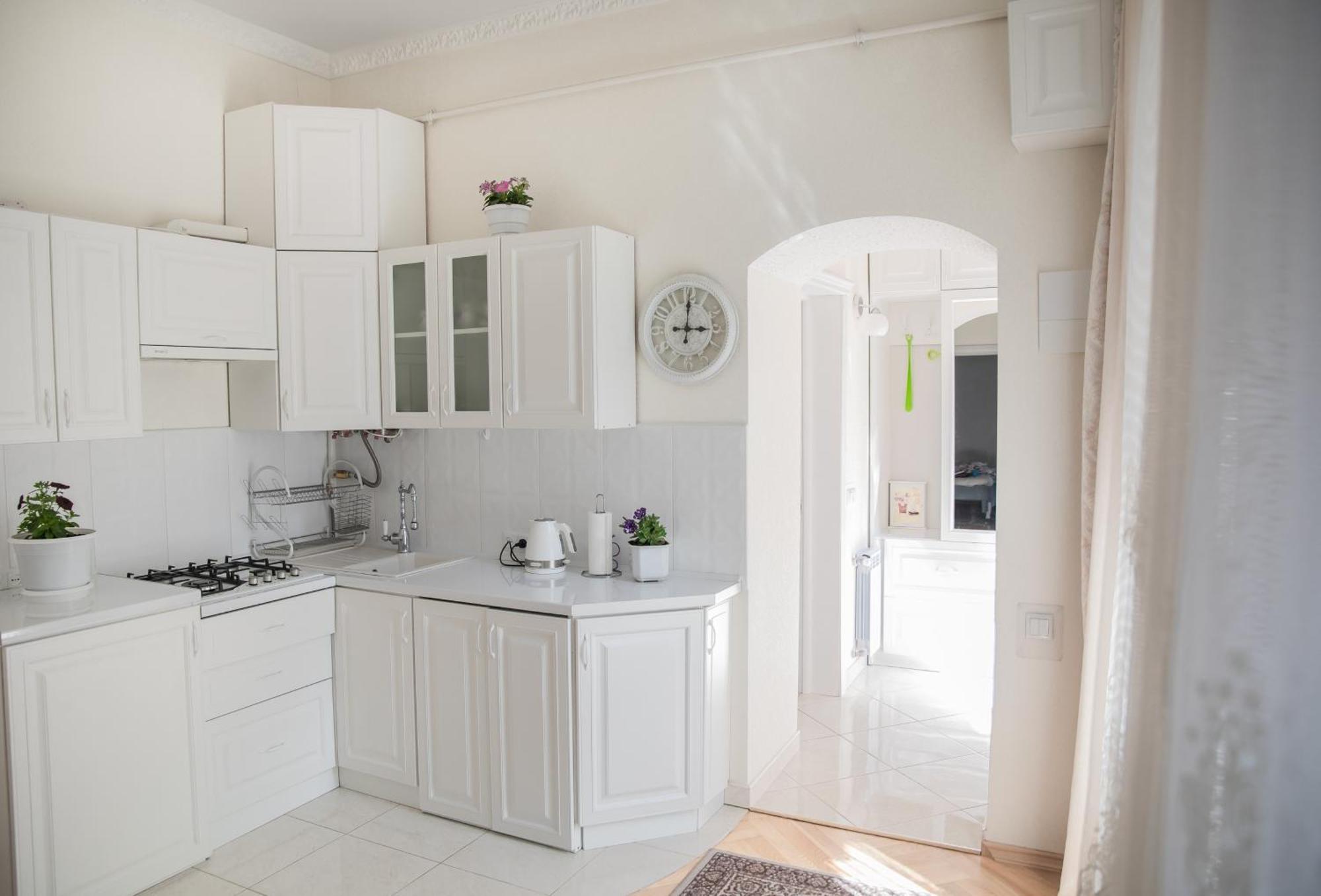Svitla Zatyszna: Cozy Central Apartment with Balcony Near Opera Lviv Exterior photo